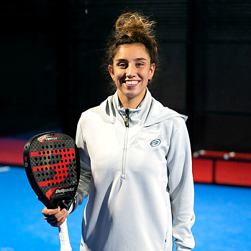 Bea González posing with her Bullpadel racket on court