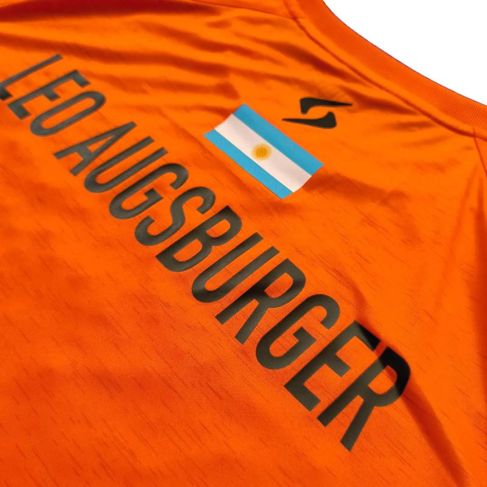 Leo Augsburger wearing the Tienda Padelpoint shirt