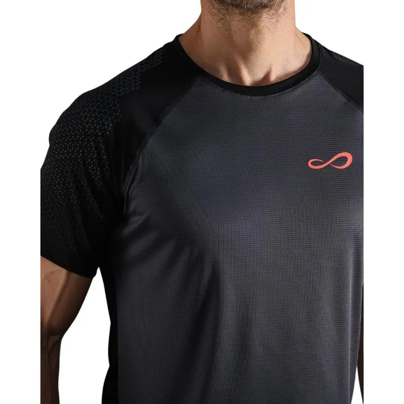 Camiseta Negro Infinito Hexágono Combativo