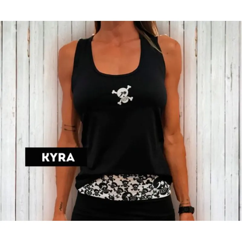 Apenas dez Kira sem alças branco t-shirt preta