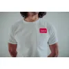 Camiseta branca expulsa louca