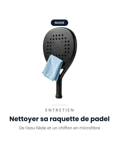 Raquette de padel noire avec un chiffon microfibre bleu