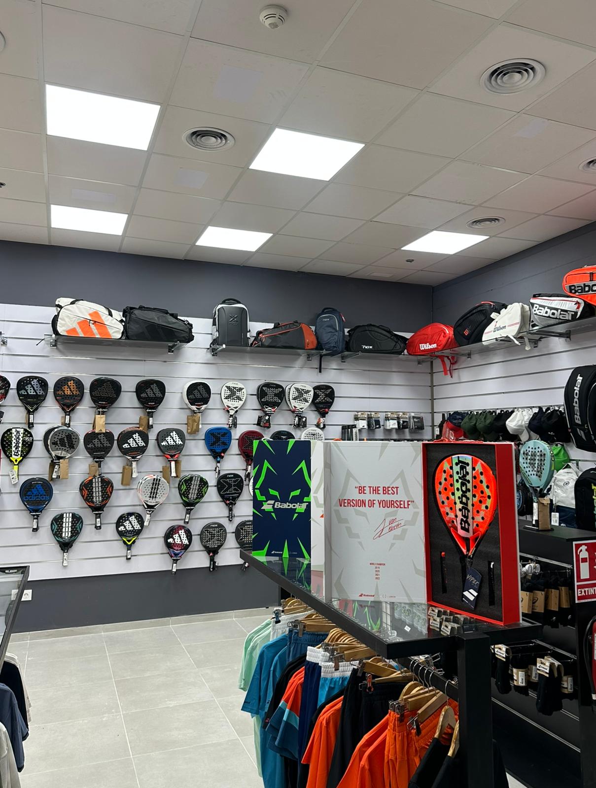 Rótulo interior tienda Padelpoint